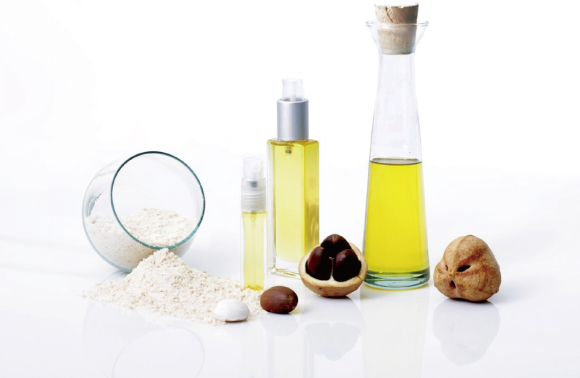 《美容成分の宝庫》カカイナッツオイル ビタミンAとリノール酸の含有率が高い「美容成分の宝庫」